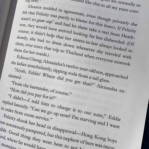 Crazy Rich Asians by Kevin Kwan paperback book - Picture 5 of 5